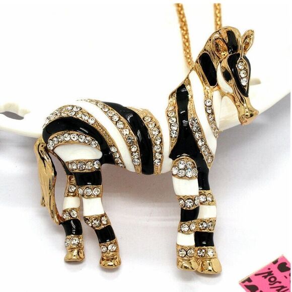 🦓 NEW Betsey Johnson crystal embellished zebra pendant necklace 🦓 - Picture 4 of 5
